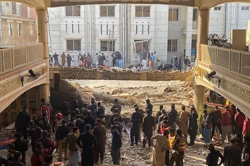At least 32 killed after attack in Peshawar Pakistan mosque blast
